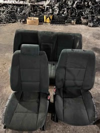 كشنات امامي وخلفي • قماش زيتوني • ميكانيك نظيف