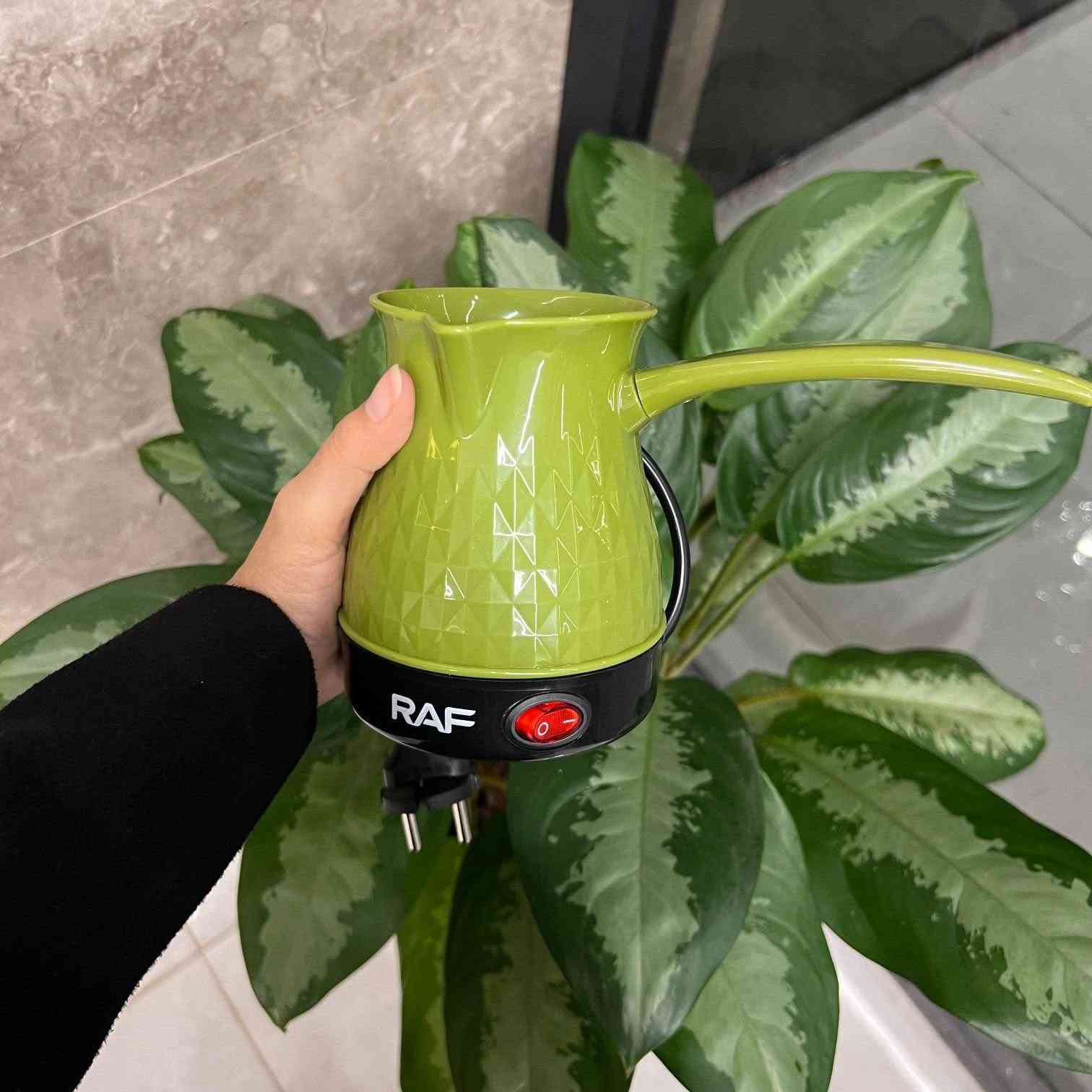 - غلاية القهوة الكهربائية RAF R.157 هي الحل المثالي والسريع لعشاق القهوة التركية الأصيلة، في المنزل أو المكتب.

. تحضير سريع: بقوة 500 واط ، تقوم الغلاية بتسخين الماء بسرعة وفعالية للحصول على قهوة مثالية في دقائق.

. سهولة الاستخدام: تتميز بتشغيل بسيط بزر واحد مع مؤشر ضوئي يوضح حالة التشغيل (ON/OFF knob with light).

. تسخين متساوي: مصممة لتوزيع الحرارة بشكل موحد، مما يضمن طعم قهوة غني ومثالي في كل مرة.

. تصميم عملي: تأتي بتصميم مدمج وخفيف الوزن، مع مقبض مقاوم للحرارة لسهولة الحمل والاستخدام الآمن.

. سهلة التنظيف: بفضل تصميمها البسيط، يسهل تنظيفها والحفاظ عليها صحية وعملية.

. متعددة الاستخدامات: يمكن استخدامها أيضاً لغلي الماء أو تحضير الشاي والمشروبات الأخرى.


**إذا كنت صاحب هذا الإعلان وتريد حذفه لأي سبب، رجاءا أرسل رسالة إلى الدعم الفني**