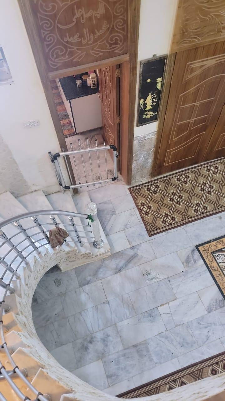 السلام عليكم بيت للبيع المساحه 200م طابو زراعي سند 25 متوفره كافة الخدمات يحتوي على اربع غرف نظام سويت وصاله وأستقبال ومطبخ وصحيات داخليه وخارجيه وطارمه بناء حديث العنوان كربلاء طويريج على السنيه مباشرتآ على الشارع التبيلط خلف حي الكردي السعر اتصال


**إذا كنت صاحب هذا الإعلان وتريد حذفه لأي سبب، رجاءا أرسل رسالة إلى الدعم الفني**
