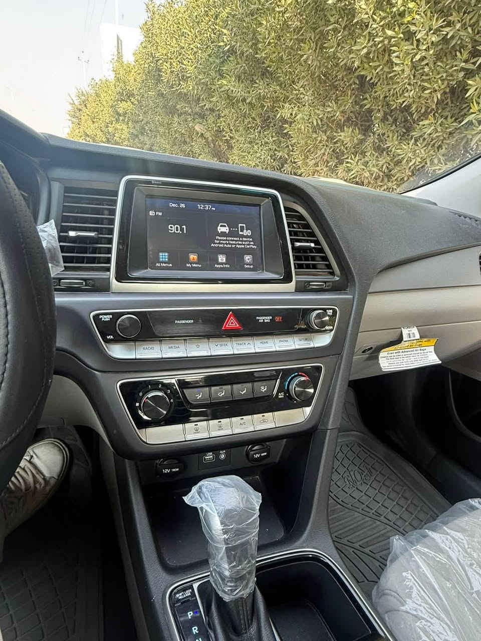 � للبيع هيونداي سوناتا SE موديل 2019
* محرك 2400 سي سي
* ماشية 33 ألف فقط
* رادار
* شاشة CarPlay
* كاميرا خلفية
* 3 وضعيات قيادة
* داخلية لونين

✅ مكينة، كير، شاصي، لغود، دواخل كفالة عامة
✅ السيارة نظيفة جدًا ومضمومه ، مناسبة للي يدور الجديد
✅ فقط نص جام خلفي صبغ، وباقي السيارة كفالة عامة
✅ باسمي وتحويل مباشر
✅ الفحص بأي مكان يعجبك، والسيارة كفالة عامة

📍 الموقع: بغداد – الجادرية

💰 السعر: عند الاتصل
 

 ***********- ***********
