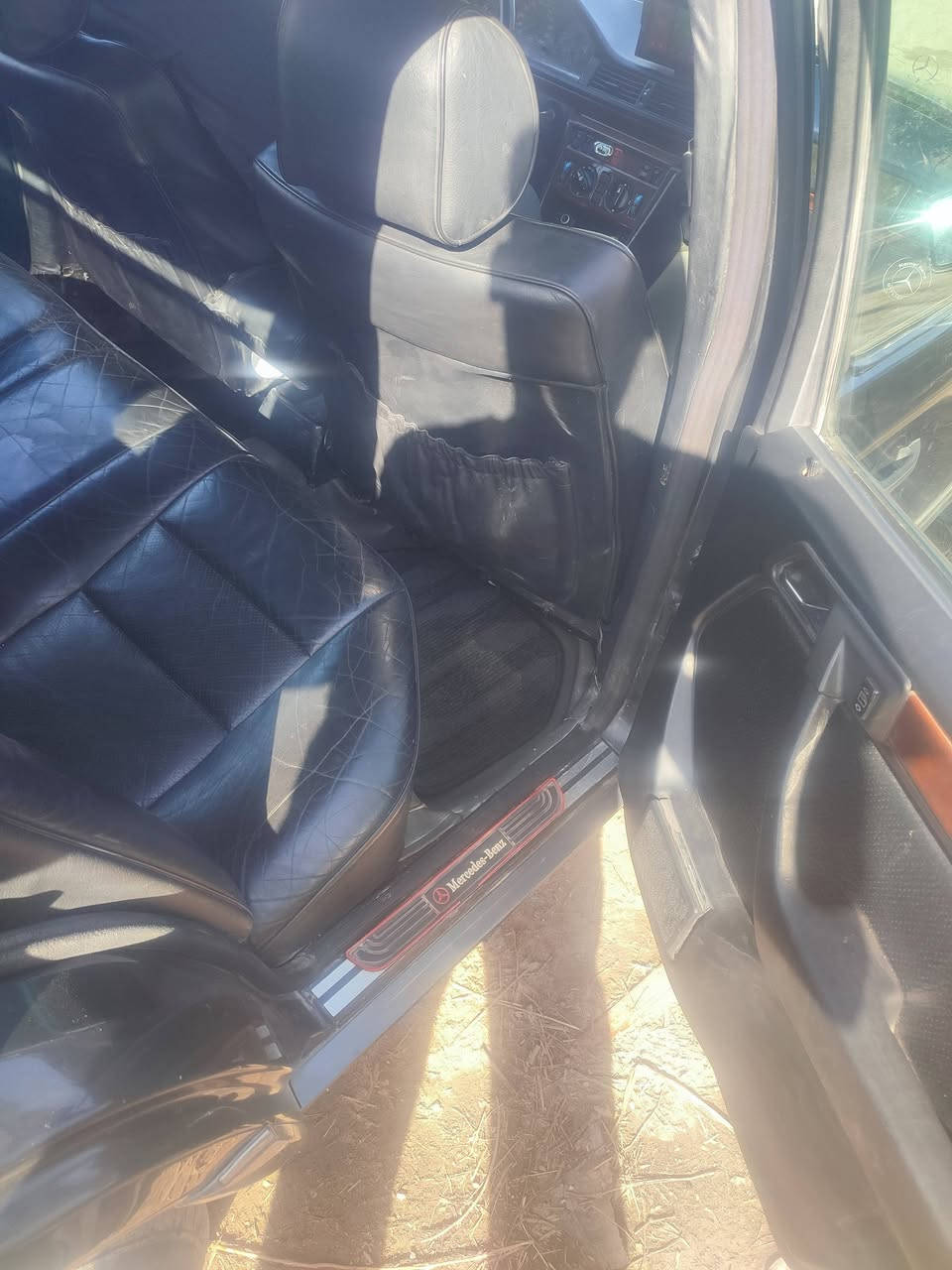 مارسدس دب موديل 91بسمي رقم 📱 نكليزي محرك 6بلادي صدر امامي. خلفي جديد تبريد شغال سياره حلوه سعر 65بيه مجال *********** غير متواجد بلفيس
