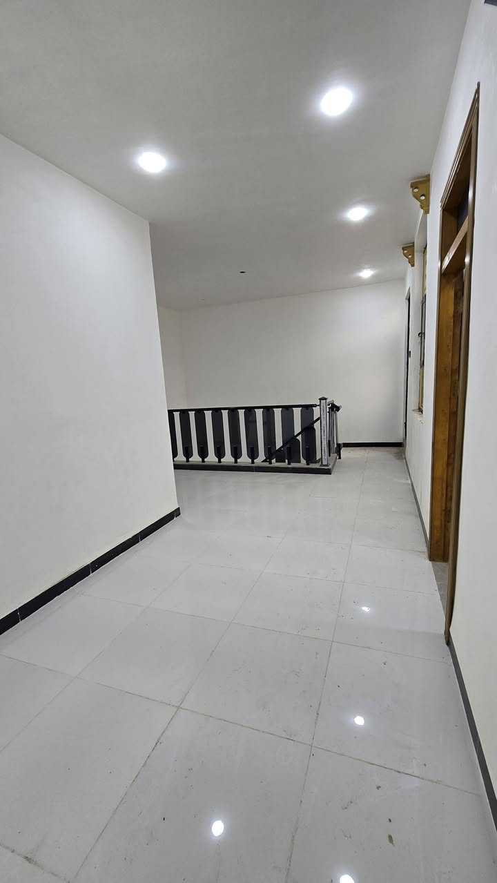 بيت  البيع زراعي سند 25
العنوان التقيه الثالثه داخل مجمع الروان النموذجي شارع 10
المساحه 100 ركن طابقين
الواجهه 10
النزال 10 
غرفه الطابق الثاني غرفتين وصاله وصحيات بلكونه
مطبخ
صاله عدد 2
استقبال مجمع صحيات داخل وخارجي
مجمعات صحيه طابقين***********
واتساب ***********  مراجعه مكتب 🏢 العاصمة للعقارات والمقاولات العامه العنوان الديوانية ام الخيل ساحه الاحتفالات قرب البلديه الجديده*********** واتساب
