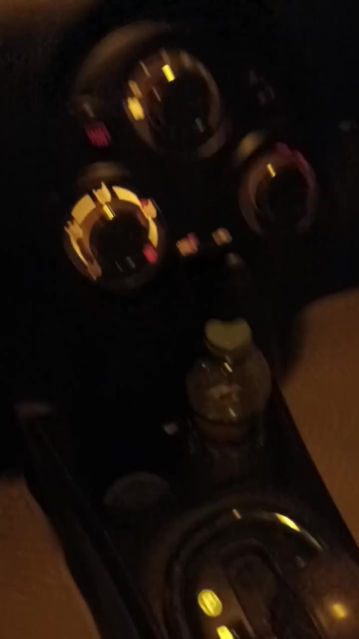 تاکسی لاکشمیبای
مۆدیل 13یه
ڕه نگ سلڤر
مواسه فات فول فوله کانه 
گیج زینۆن وشمحه یه یه ده نیکل وچوارجام کاره بایه
ته بریدله دواوه وبه ینی کوشن وسایق وسکنه 
پیشی که میکی هه یه له گه ل پشتی
غازوبنزینه وبه بێ عه یبه سه یاره که
تازه سبوغ کرایته وه
جێ جێ محجونی هه یه یه ک دیناری ناوێ
یه ک پارچه ره شه ویه ک پارچه بۆجوانی پیشی گۆراوه
سحر123محامله یه
6وه رقه غرامای هه یه 
ئه وه ی مشته ریه نامه بریتانیا یان ته له فۆن بکاتن
واتس ئاب به ناو کردنی به شه رته***********
