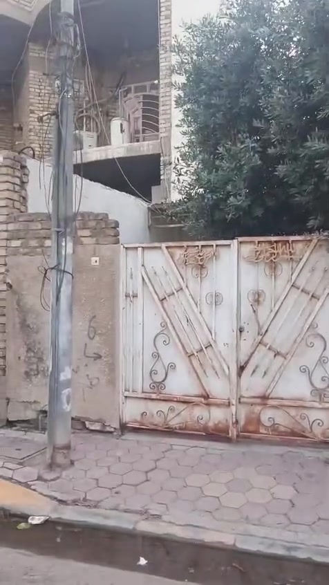 السلام عليكم  بيت للبيع المساحة  ٣٧٥متر  مقسوم الى بيتين  البناء طابقين الموقع الكوت الهورة  خلف التربية للستفسار ***********
