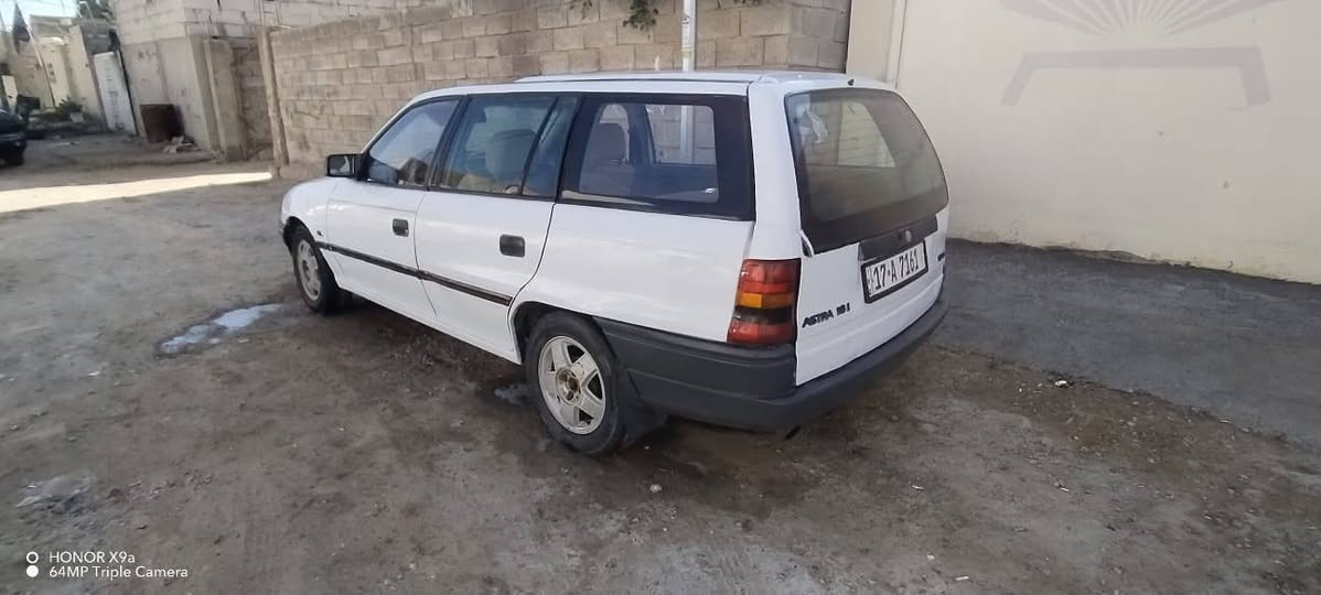 السلام عليكم ارفع المنشور بكلمه يا الله للبيع اوبل استرا رقم دولي بسمي سنويه لل  30 محرك 1600 مكينه وكير جدد شرط حداديه جديده تخم تأير جديد ويل كب البلادي اصلي دواخل شرط كارتون كهربائيات كله شغاله السياره مكفولة من ضربه وصبغ وخياس  السياره جاهزه ماعايزه الف ترايك وين ميعجبك *********** السعر 35 شرط التحويل
