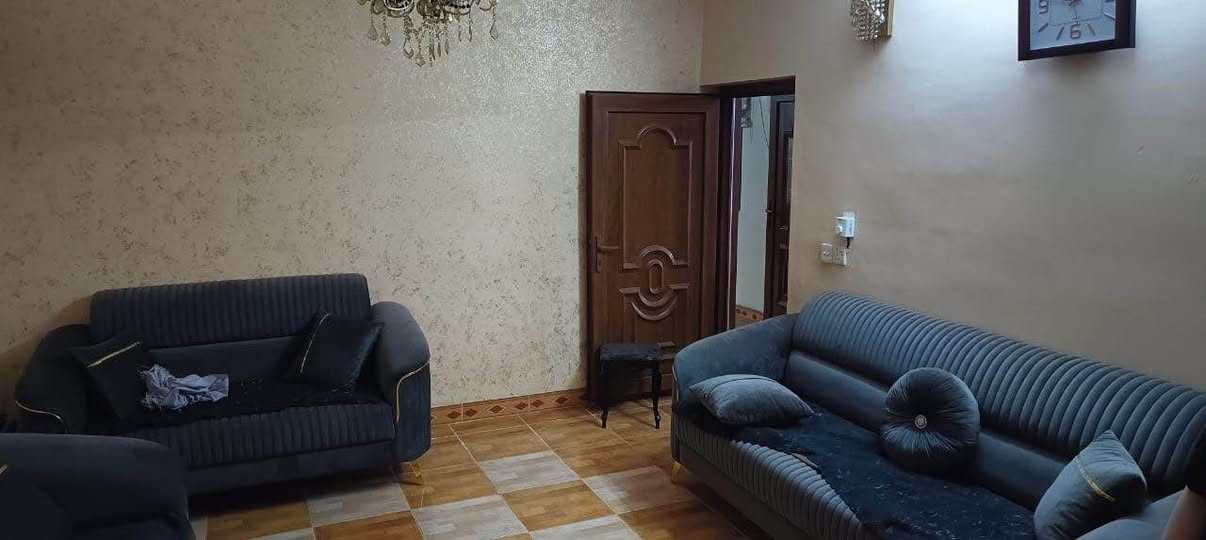 دار للبيع مساحه 200 متر واجه 10طابو ملك 
العنوان واحد حزيران قرب جامع الصفا 
للاستفسار *********** كركوك, العراق
