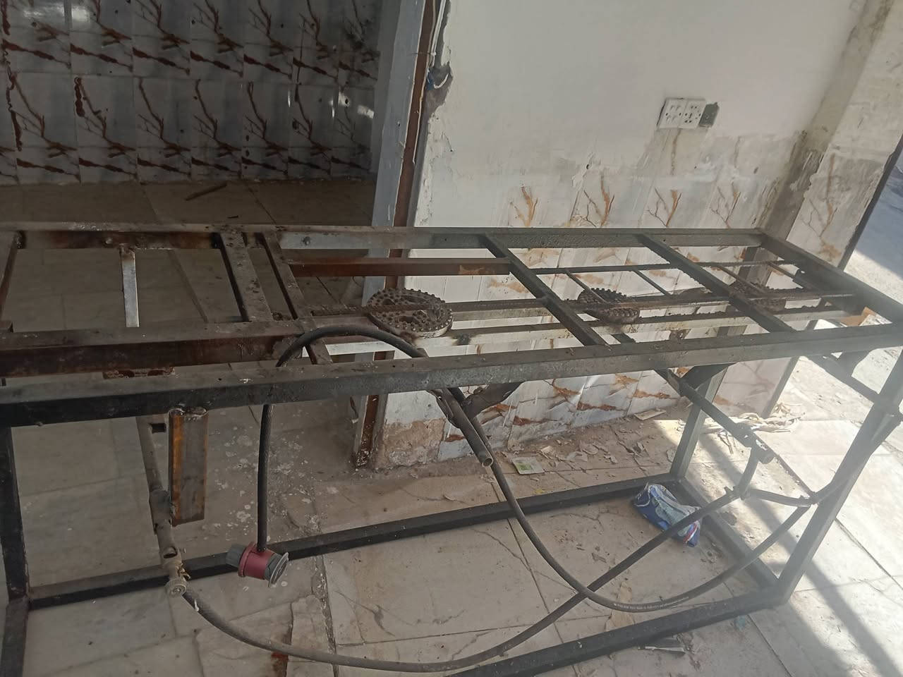 طباخ اربع عيون البيع مكاني حي الجهاد *********** وتساب
