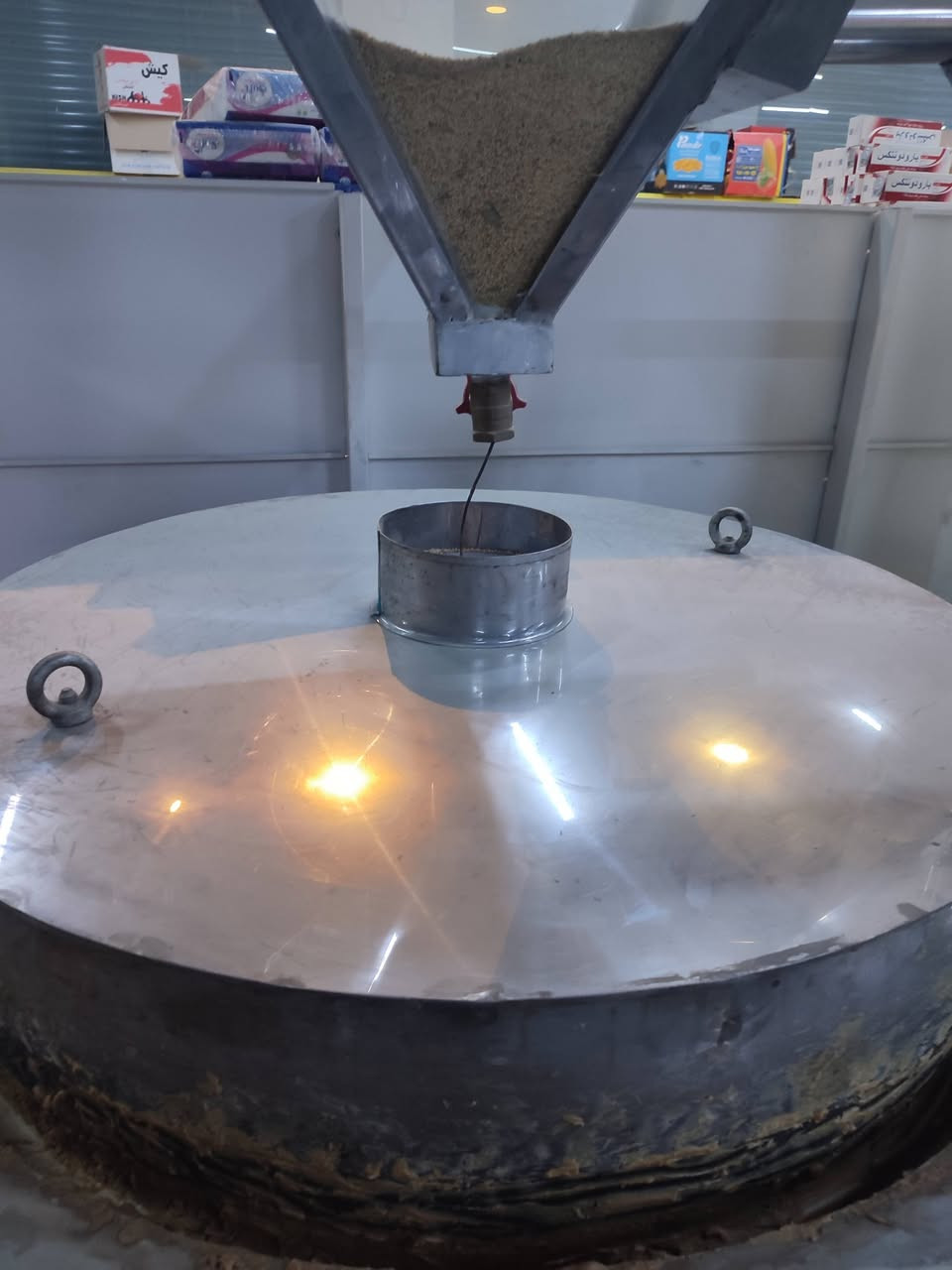 من رخصت الادمن
للبيع مكينه راشي نضيفه العرض 120 الارتفاع 105 
نوع الداخل حجر مكان كركوك 
اي استفسار ***********
