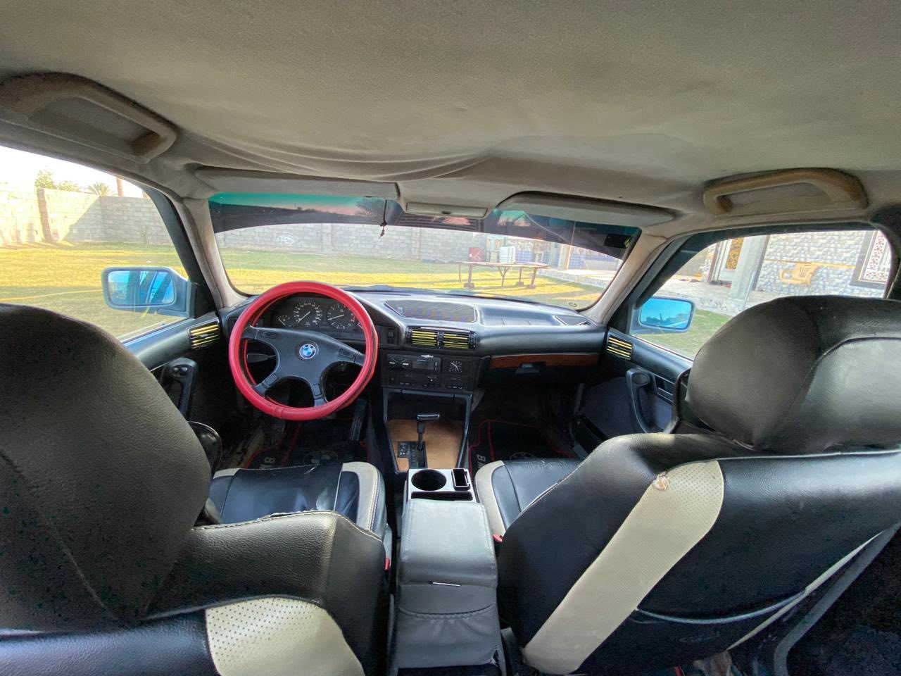 سلام عليكم بيئم موديل91  مكينه٥٢٥ رقم رمادي بسمي تحويل مباشر سياره جاهزه من كل نواحي. حداديه جديده كهربائياتها كلها شغاله  مصبوغه عام لجماليه  تايراتها جديده محرك كير خير من الله السعر ٤٥ بيها مجال لطيبين ***********
