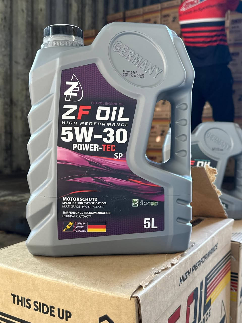 زيوت #ZF OIL #ألالمانية 
متوفرة كافة القياسات 
وكافة الاحجام 1-4-5-6-25-والبرميل 205 لتر 
اسعار مناسبه جدا لاصحاب المحلات والورش 
‏‪بغداد /التاجي# *********** #
