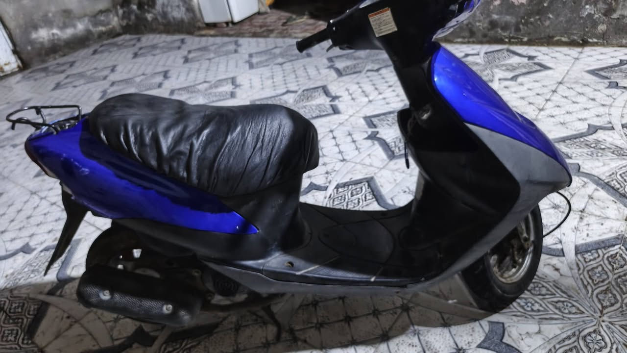 دراجه ساسوكي مفتوحه مره واحده سعر 200 وبين مجال قليل***********
