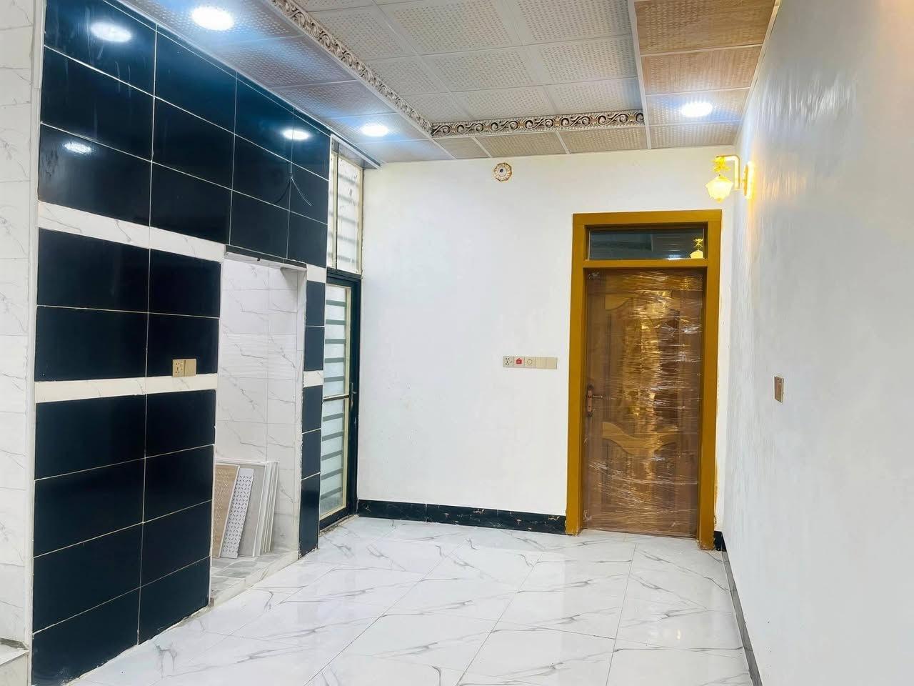 مساحه 80 متر #طابو_زراعي  سند ٢٥
🤑 سعر 30🤑و ***********
(مكتب  الفهد عمود 270
تفاصيل لبيت (( موجود🎥📷 فيديو كامل للبيت
غرفه نو1// مطبخ// صاله// استقبال// صحيات خارج وداخل 

عنوان البيت  نجف مقابل ملحق قرية لغدير 

بناء ممتاز// اساس وسقف صب 
طابوق 🧱 جمهوري

كل البيت #سقوف_ثانويه

كل الخدمات موجوده 
مدارس 🏫 سوق #تبليط 

مقابل  قرية الغدير  ***********واتساب
