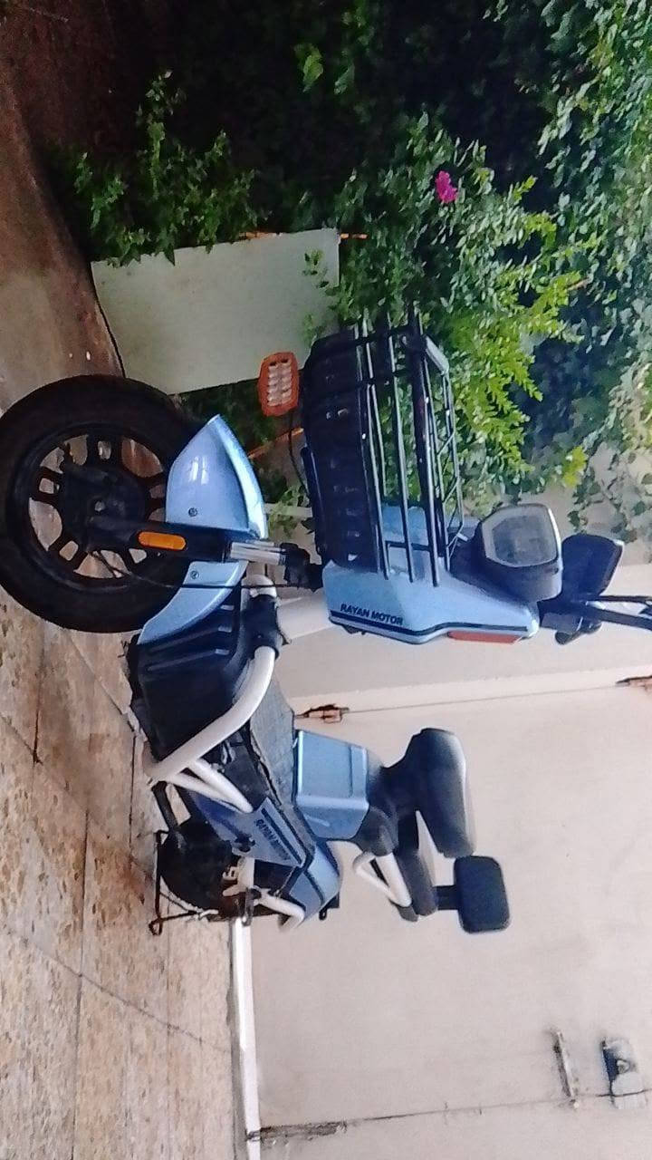 سلام عليكم بايسكل شحن للبيع مستعجل على بيعته سعره 400وبي مجال قليل حك الجيه المكان كربلاء حي الاطباء قرب مطعم ستار الحسناوي *********** موجود واتساب واتصال
