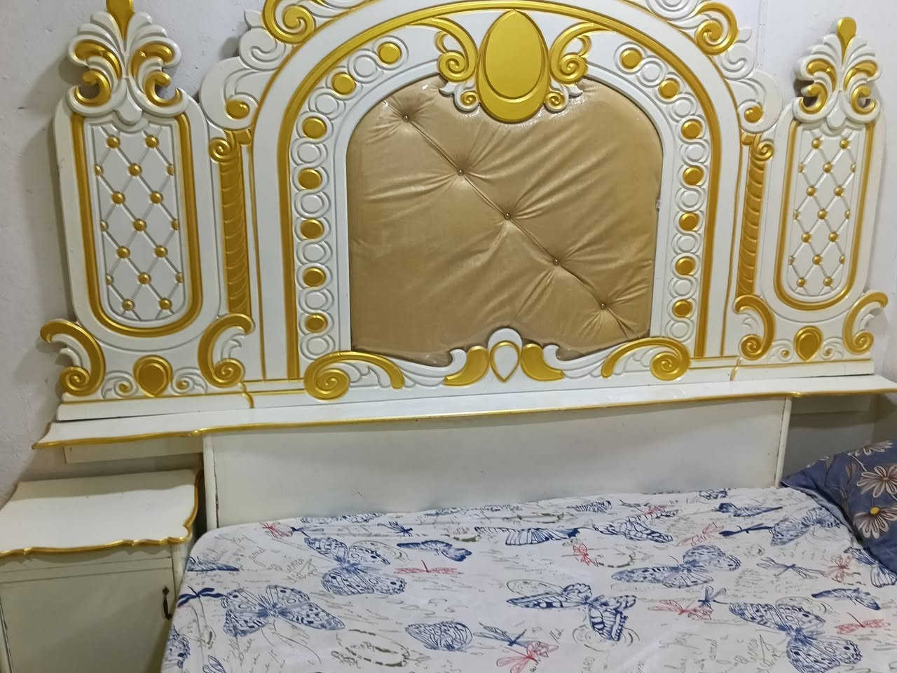 سلام عليكم غرفة خشاب لا بيع بيه ضرر قيم بل يرضه بي الله بغداد مدينه الصدر قطاع 61 رقمي ***********
