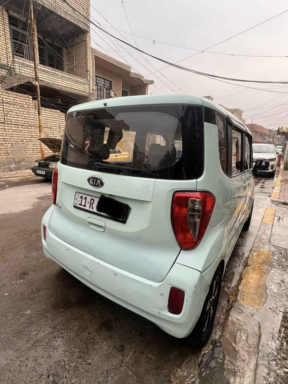 السلام عليكم 
من رخصة الادمن الطيب

كيا راي وارد كوري 
موديل 2013 
رقم بغداد انكليزي باسمي تحويل ثاني يوم
السيارة متصرف عليهة ولافلس جاهزة

محرك 3 بستم دوش 
ضربتها خفيفة بالصندوق ومصلح مصبوغ كد الضربة 
بدون ايرباك 
اي بي اس 
نضام ايكو اقتصادية 
كاميرا 
حساسات دعامية 
شاشة 
ماشية 126 الف كيلو متر 
السعر 70$ وبيها مجال بسيط 
مكانها بغداد 
***********

