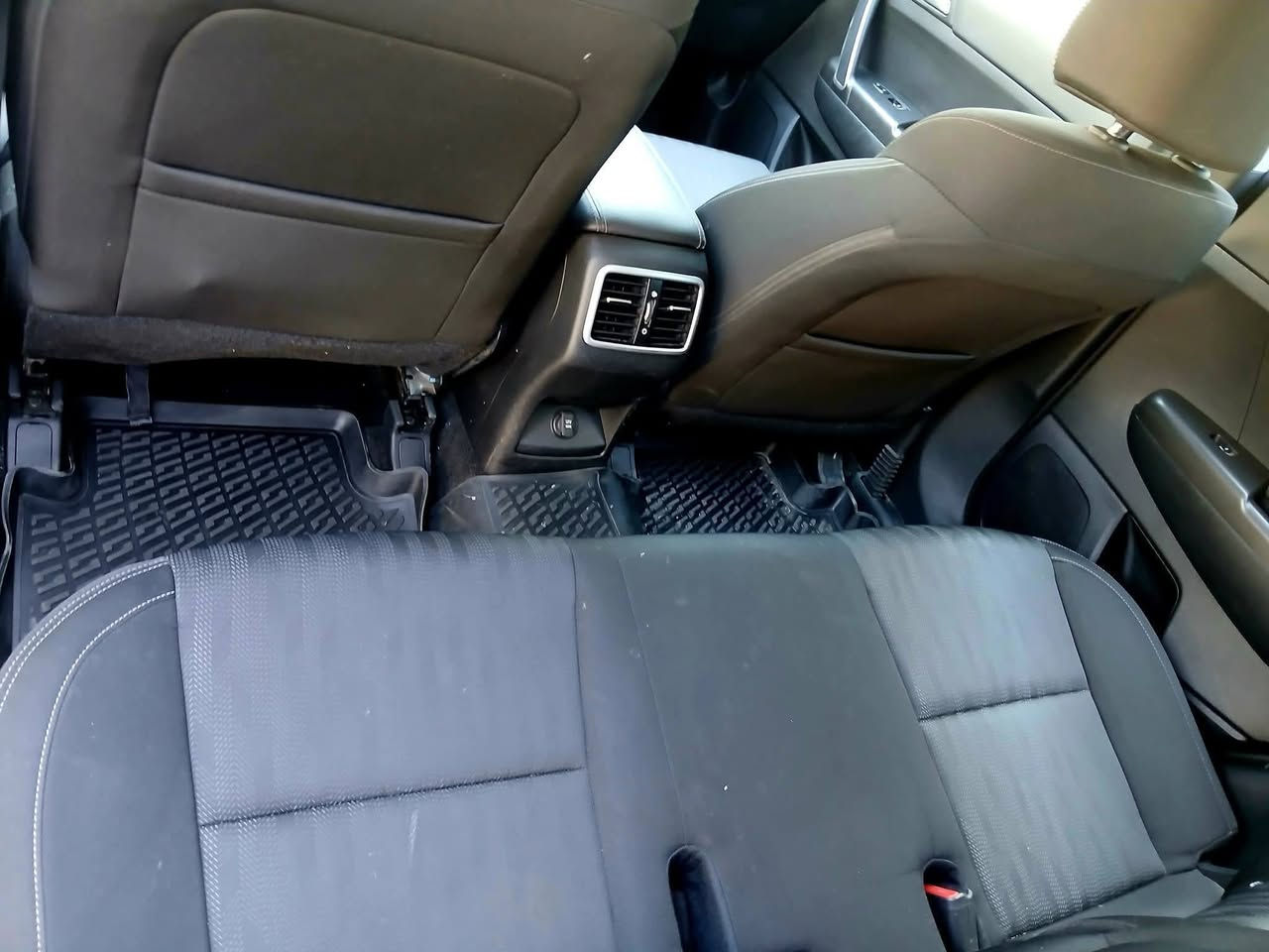 السلام عليكم سبورتج موديل 22 سياره  وراد امريكي ممشى 72 كيلو متر مواصفات عاديه شاشه جبيره سيارة كلين تايتل لون بلاك محرك 2500 gdi رقم بغداد انكليزي جديد تحويل ثاني يوم ملاحضه حادث سرقة قبغ سويج الي جوة الدركة ويحتاجلها بولش خفيف سيارة فول نعومه وجديده كلش مال دكتور يروح للعيادة ويرجع مكان السياة بغداد قرب السيديه حي العلام تفاصيل اكثر اتصال عل رقم واتساب 
*********** (178) سعر السيارة وبلعافية عل ياخذها سياره كلش جديده واسف عل اطاله الراغب بل شراء يتواصل ويشلع عيوني
