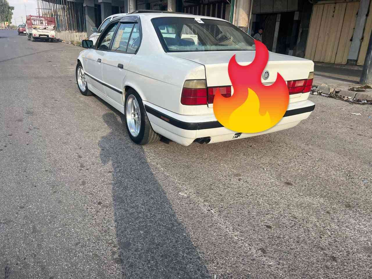 بي ام لون ابيض حجم 520 كير عادي موديل 1992 سيارا نضيفه حلوه سبورتي كلشي بيها جديد وثم اربيل سنويا جديده تخم جديد كير محرك شرط مكان السيارا موصل الايسر الموبايل ***********
