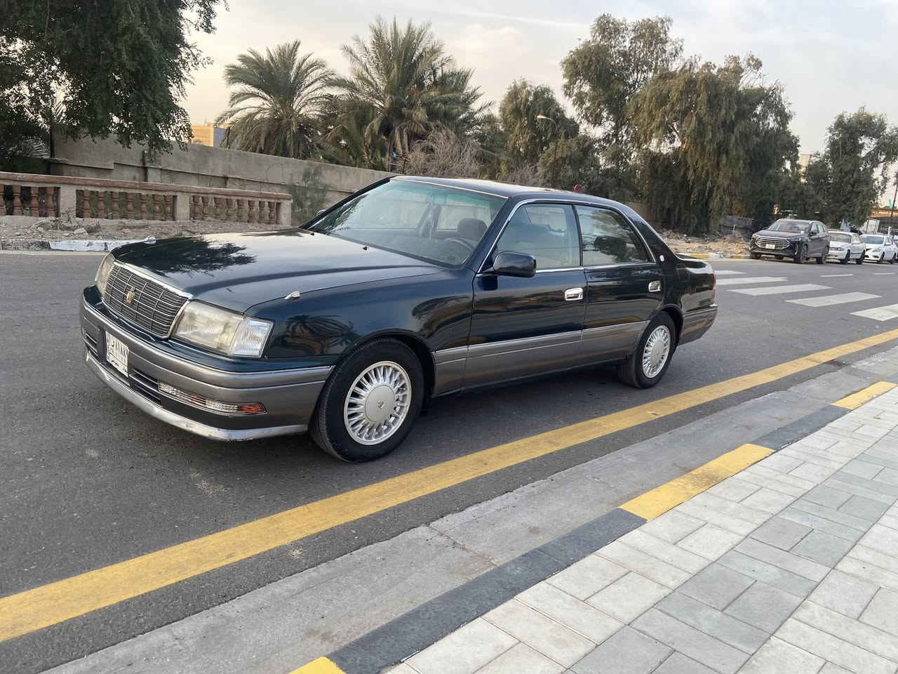 السلام عليكم  اخوان سياره للبيع كراون (بجعه) موديل ٩٧ رقم بغداد السياره كلش نظيفه تخم تاير صدر امامي خلفي جديد كير محرك على وضع الشركه السياره ما بيه نقص اي شي         ملاحظه السياره مو باسمي وصاحب السياره ما اندله وين مكانه واني اكفلها قانونيا وعشائريا وتجي للبيت مالي وتاخذ كل الضمانات واني ممنون والسعر ٥٥ وبيه مجال جدا بسيط وعنواني بغداد حي الجامعه موبايل *********** علي ابو قمر
