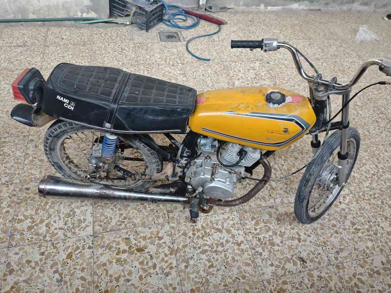 السلام عليكم دراجه مال حجز البيع  كلشي بيها جديد دبلات ستيرن يدات وير سكليتر كابريتر شفتات هندر كلشي عده التانكي والويله الدراجه مامفتوح بيها برقي كلك كلك مكفوله من سرقه السعر ٢٣٠ وبيها مجال ..***********
