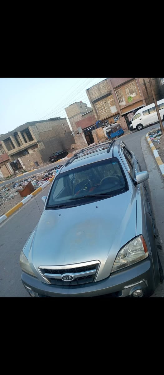 السلام عليكم.بيع فقط كيا سورنتو موديل 2006 محرك 6سلندر 3500 وارد امريكي حادثها جاملغ فقط بدون دواخل 5راكب كير ومحرك وتبريد خير من الله مصبوغه حزام اثر جراد  كرسي سائق كهرباء فتحه سقف رقم بغداد وبااسمي  سعرها 78وبيها مجال قليل مكانها بغداد الحسينيه ***********
