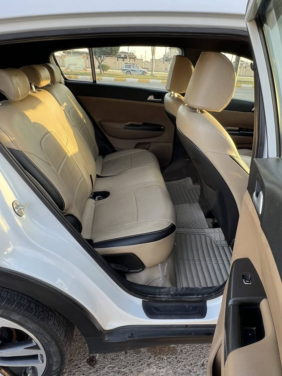 السلام عليكم
سبورتج خليجي موديل ٢٠٢٠

ماشيه ١٠٠

بصمه وجنطه كهرباء وتشغيل عن بعد

كامره خلفيه وحساسات اماميه وخلفيه

مري كهرباء مع اشاير مري وترحيب

شاشه جبيره اندر ويد وكار بلي

رقم بغداد هزه جديده وسنويه باسمي

السياره بيها بارد بسيط 

العنوان بغداد

السعر ١٩٧ 

***********
