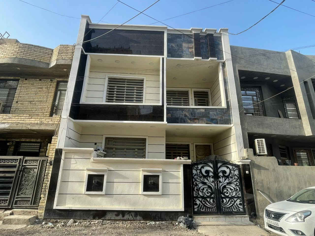 السلام عليكم
بيت للبيع 120 متر بناء 2024
واجهيه 7ونص نزال 16 يحتوي على 4غرف نوم وصاله وستقبال ومطبخ وخدمات صحيه المهديه الثانيه زراعي بيت هبش شارع 13 لاستفسار ***********
