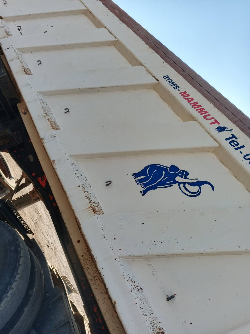 طابت أوقاتكم. للبيع أو الأيجار عربة المانية ٤٠ متر ستندر بدون تعلاوة دناگير ١٦ تخم تاير ٢٤ شاصي مكفول جاهزة للعمل. مكان كوت....
*********** ...
***********
