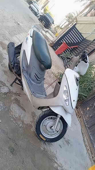 السلام عليكم دراجه منغولي 120 الدراجه سلف و هندر مكنتها خير من الله كهربائيات شغاله الدراجه مابيه اي نقص كفرات بلادي  الدراجه بلادي ما مفتوحه السعر600 وبيها مجال المكان الغزاليه شارع المركز الرقم ***********
