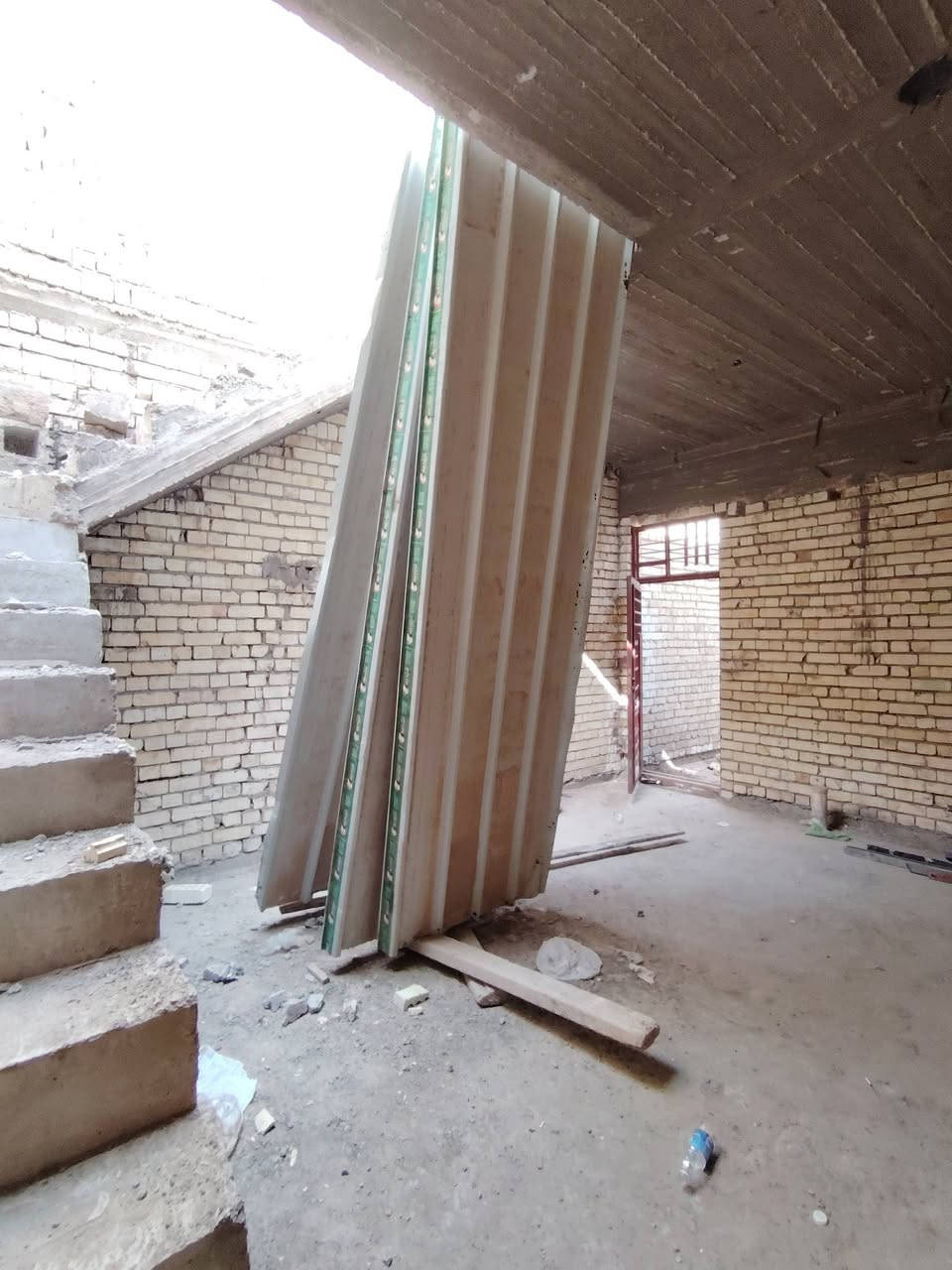 تلث قطع سندويج بنل قياس الوحدة ٣امتار ونص
وياهن الحديد مالتهن وممستعملات  اريدهن ب١٢٥
***********٤
