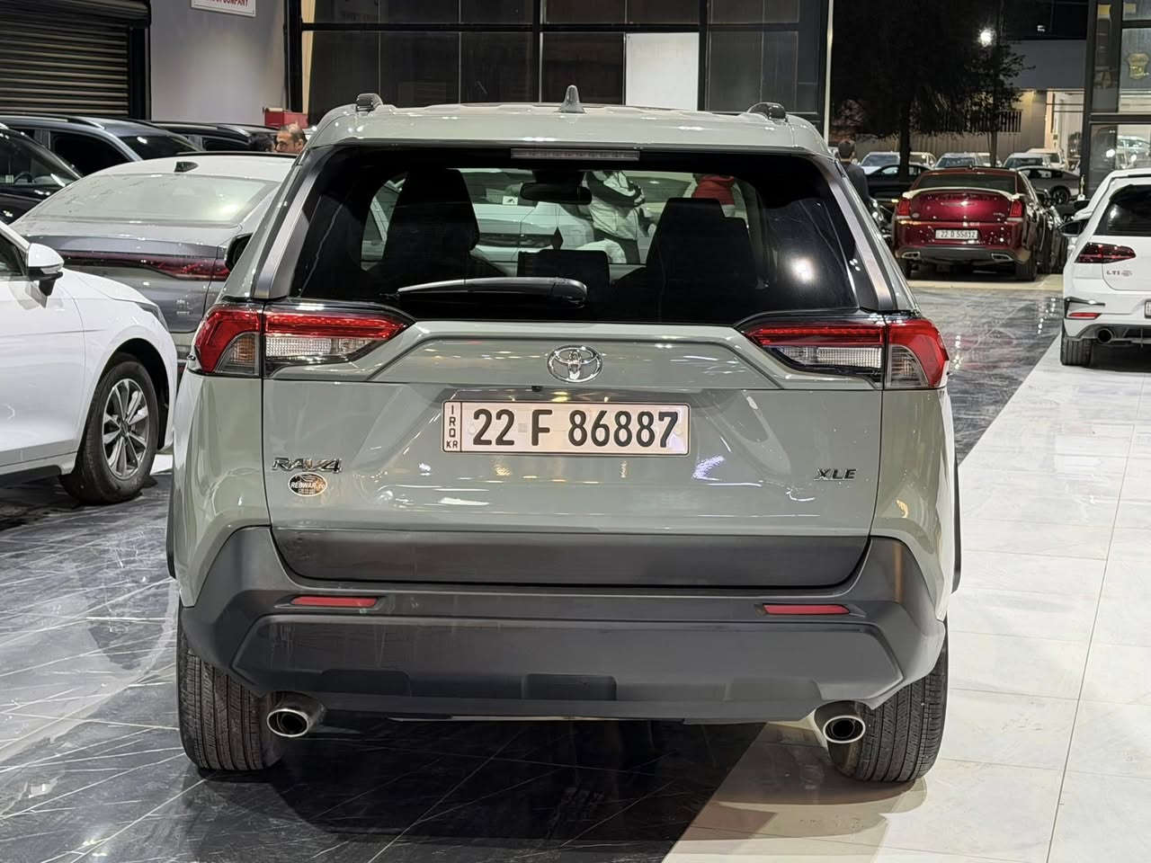 السلام عليكم
 نوع سيارة : تویوتا راف٤
موديل : ٢٠٢٢
لون : سمنتي مرغوب ✅
ماشية : ٣٧ الف 
حجم محرك : ٢.٥ - ٤ سلندر بنزين
٣ نظام ((ايكو-نورمال-سبورت))
مواصفات : XLE ((فتحة سقف-كشن كهرباي-بصمة-شاشة -كاميرا-بلاجكتور-صندوق شفط-تبريد مركزي-خط مسار-تحكمات ستيرن-مرايات رادار-Auto start))
سيارة وارد امريكي : بدون صبغ ✅
بدون ارباك✅
مكانين تعديل بارد  رقم شاصي موجود
كير-محرك-كهرباي-صدر
تحويل غرامة كل شرط
مكان : اربيل شارع ١٠٠ م 
معرض ريبوار سالار
***********
سعر : ٢٤٠ ورقة 
2T3W1RFV8NW190633
