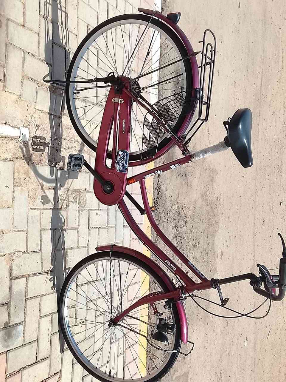 للبيع بايسكل نظيف العاب ما بيه حجم 26 بايسكل جديد اللي يريد يجي خاص او يخابرني على الرقم ***********
