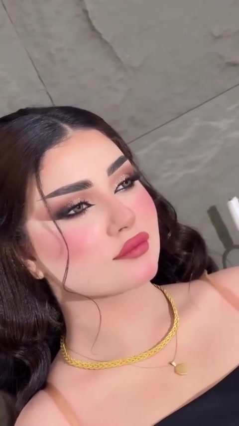 مكياج عرايس حنه وعرس ٢٥٠ الف 
عنوان قرب مجمع تحرير 
للتواصل ***********
