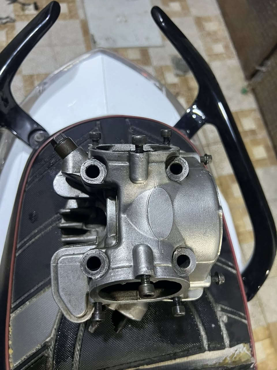 شباب
الكور و الروله و البوشه مجاناً 

الروله 420
الكور يشغل 58 ، 59 ، 63 
ولفات الحار عمل مال سياره 
 سعرهم 180 الف وبيهن مجال قليل 

***********
مكاني الامين الثانيه توصيل موجود
