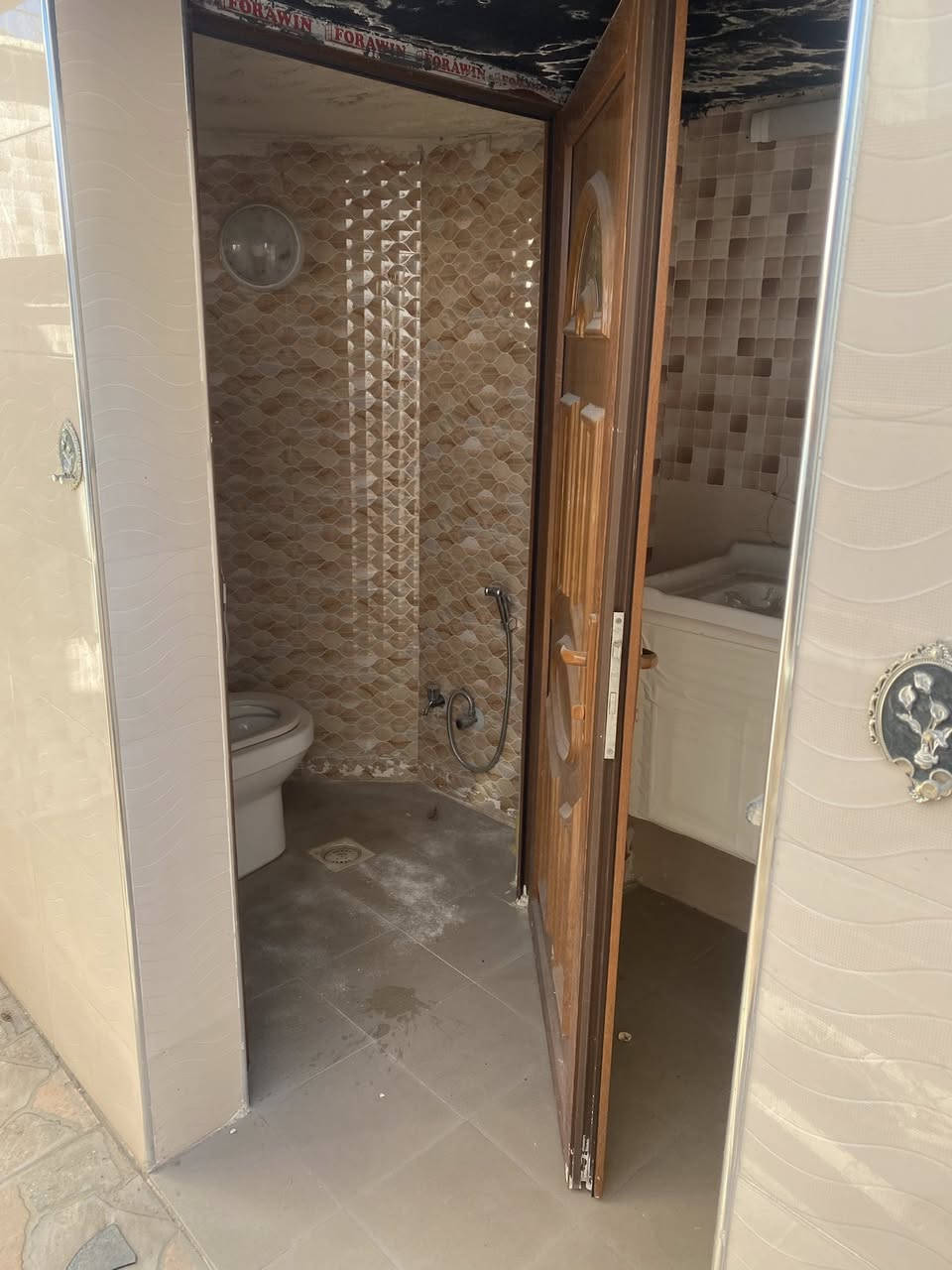 بسم الله الرحمن الرحيم
للايجـــــــار.      للايجـــــــار 
في حي الاعلام قرب كلية الحدباء 
160 م طابق واحد بناء حديث فول 
2 غرف نوم هول استقبال مطبخ كراج صحيات  للاستفسار 
***********
***********
