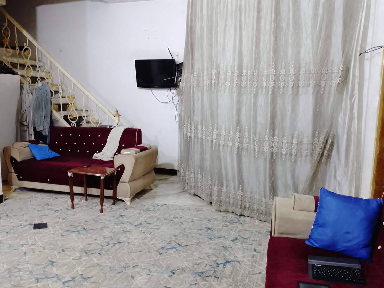 دار لبيع حي الزيتون قرب افران الزيتون لستفسار أكثر اتصال ***********
