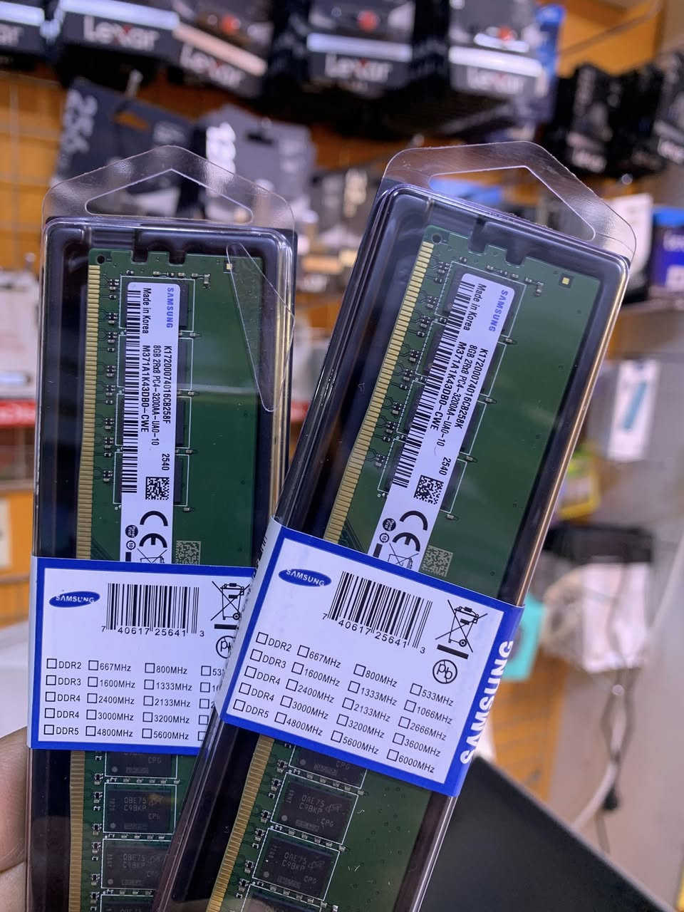 السلام عليكم زبائننا الكرام 
متوفر لدينا SSD SATA 2.5 256G ماركة GOLD ENFIR
جديد وتوفر RAM PC SAMSUNG DDR4 3200
من شركة SAMSUNG بانسب الاسعار 
للتواصل والطلب على ويوجد توصيل لجميع المحافظات 
***********
