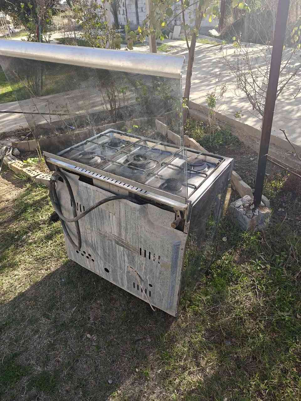 طباخ للبيع المكان بابل ابو غرق بزل حجي علي السعر 100 ***********
