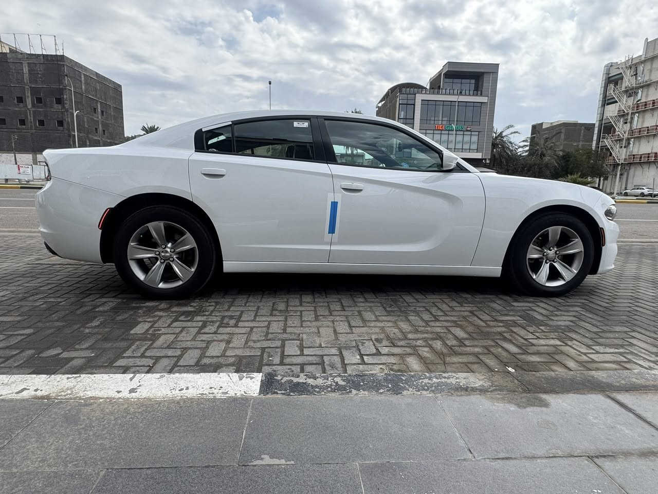 السلام عليكم 
للبيع جارجر  2018 مواصفات SXT رقم اربيل سنوية جديدة تنتهي 2029
كندية دخلت للعراق جاملغ خلفي كلير شرط بدون ضربة او معجون فقط كلير
سيارة جاهزة حدادة تبريد كير 
مكينه مامفتوحة عالبلاد 
ويل 18 طخم تاير جديد 
ماشية 107 ميل حقيقي 
السعر 230 ورقة
موجودة بالبصرة الحكيمية 
***********
