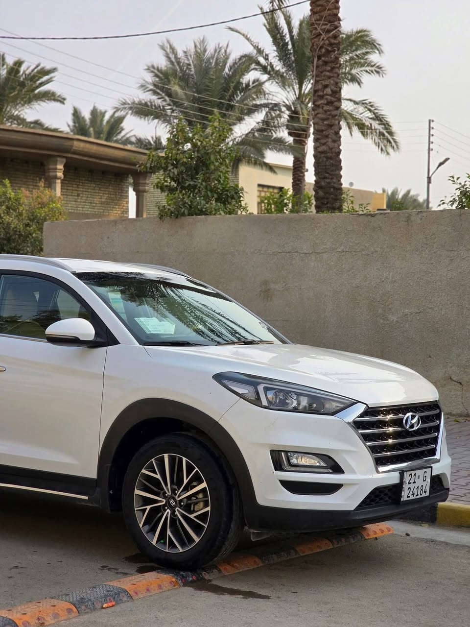 السلام عليكم 
توسان 2020 خليجي السياره بسمي 
فول مواصفات عدا الفتحه 
السعر 185$ وبيها مجال قليل
العنوان . قرب بسمايه
للتواصل *********** بيه ضربه بل جنطه و تصلحت  للستفسار اكثر عل رقم اتصل
