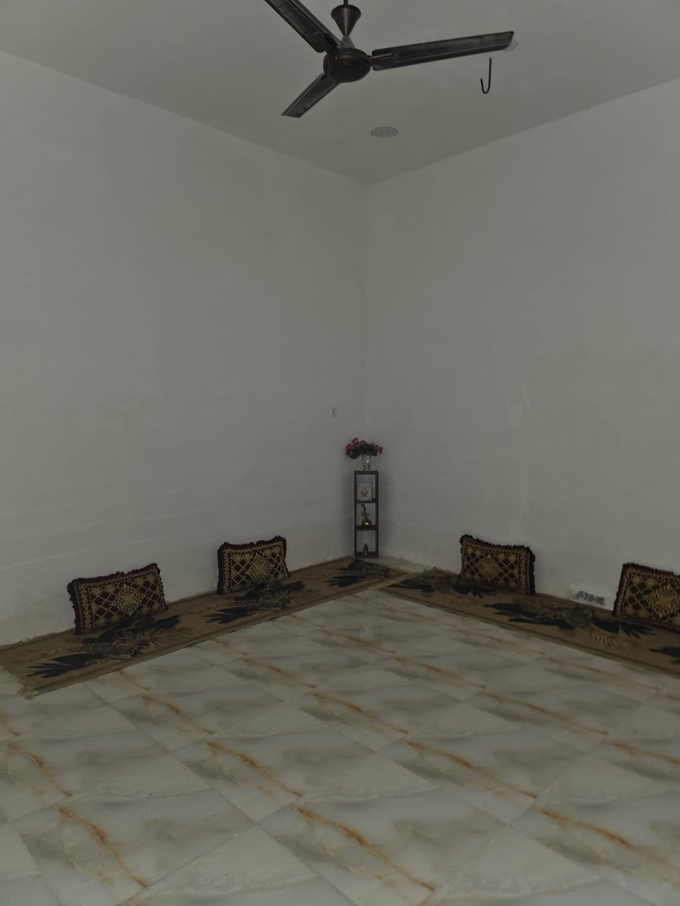 للبيع مساحه 100متر واجه 10x10 عنوانه كربلاء فريحه يبعد عن الشارع العام 100 متر سعر 58.   ***********
