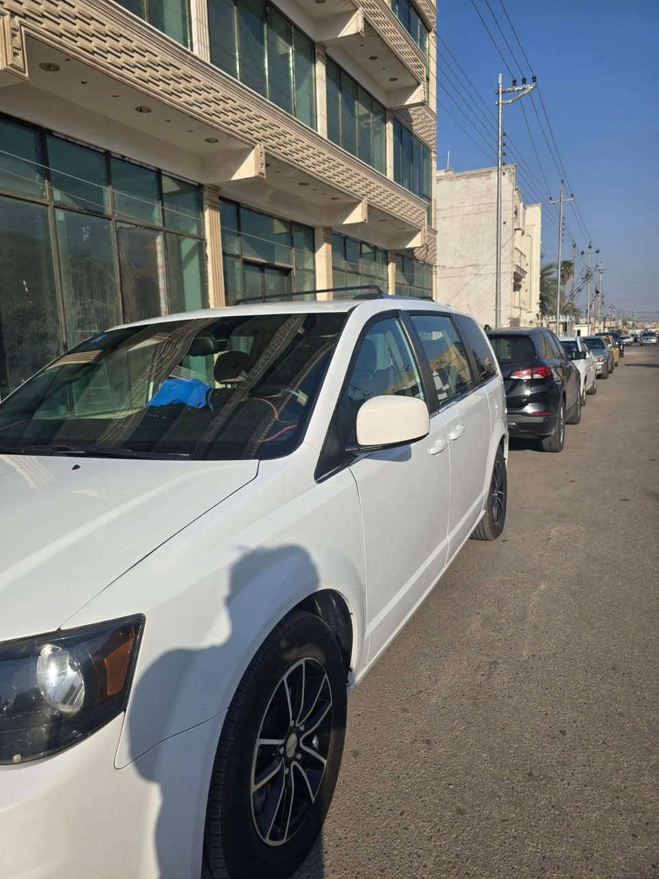 سلام عليكم
دوج كرفان 
موديل 2020 sxt 
باب كهرباء صندوق كرباء تشغل عن بعد سياره عليه ادامه كامله ماشيه قليل بسمي رقم اوربي 
تخم تاير ،،،🛞
تبريد فول ،🥶
مكينه كير 👍فول 
شاشه تاب حساس خلفي كامره 
سعر 190 ،💰
عنوان بغداد
***********
***********
