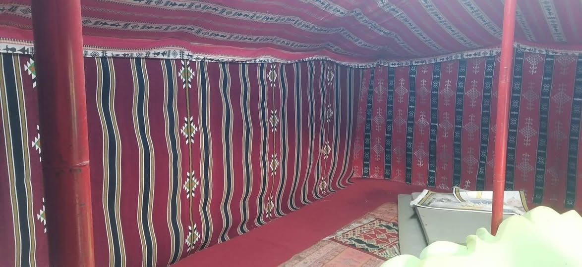 خيمة للبيع 🔴
طول 8م  عرض 6م  
سعر مليون ونص
للتواصل والاستفسار ***********
