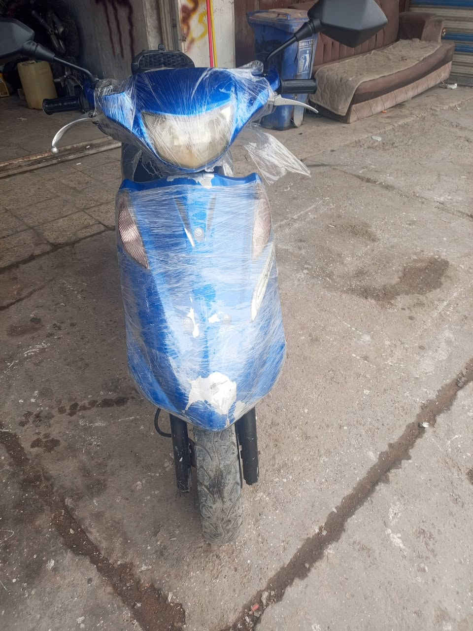 .سلام عليكم عندي دراجه للبيع نضيففه نضافه فول تايرات جدد باتري جديد كهربائيات كله  برغي نقص مابيه سلف هندى السعر 200 قفل العنوان بغداد حي سومر شارع المدارس رقمي ***********
