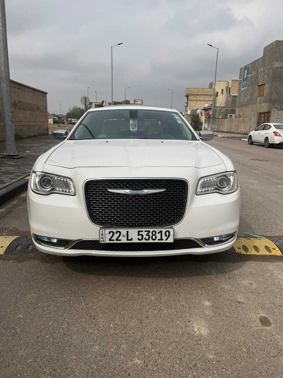 السلام عليكم 
كرايسلر اوباما 2016 كلين تايتل 
C 300 
فول فول مواصفات  
محرك ٣.٦ سته سلندر  تو ويل 
بانوراما  ماشيه 93 mi 
بصمه تشغيل عن بعد / شاشه كبيره 
نظام CarPlay / نظام خرائط / سستم
ستيرن كهرباء
ستيرن و كشن تحكم
كامره خلفيه 
مري تدفئة 
قيادة اليه 
داخل جلد أبيض 
كشنات كهرباء كشنات تدفئه تبريد 
ميموري كشنات
برده خلفيه 
نظام sport وضع رياضي 
منظومة  زنون الالمانية
تبريد قطعتين 
كروز سرعه 
السياره جديده بدون نقص 
السيارة رقم اربيل سيارة ***********

مكان السيارة البصره السعر 255
