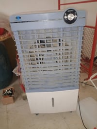 مبردة • مستعملة مرة وحدة • مع اغراضه