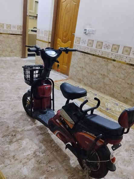 السلام عليكم دراجة شحن حجم 14 جديدة السعر 325الف دينار العنوان حلة نادر الثالثة منطقة  التاجية موبايل ***********
