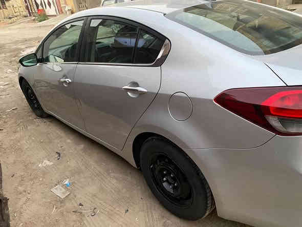 السلام عليكم..
فورتي ٢٠١٧ وارد امريكي (حادثها بنيد فقط بدون دواخل )
فول مواصفات ١/١ 
كشنات ذاكرة / تدفئة تبريد/ كهرباء 
فتحة / بصمة / جنطة ذكية / مري كهرباء 
محرك دوش  1800( مامفتوح )
رقم بغداد تحويل مباشر
السعر ١٢٠ وبيها مجال 
للاتصال : ***********
