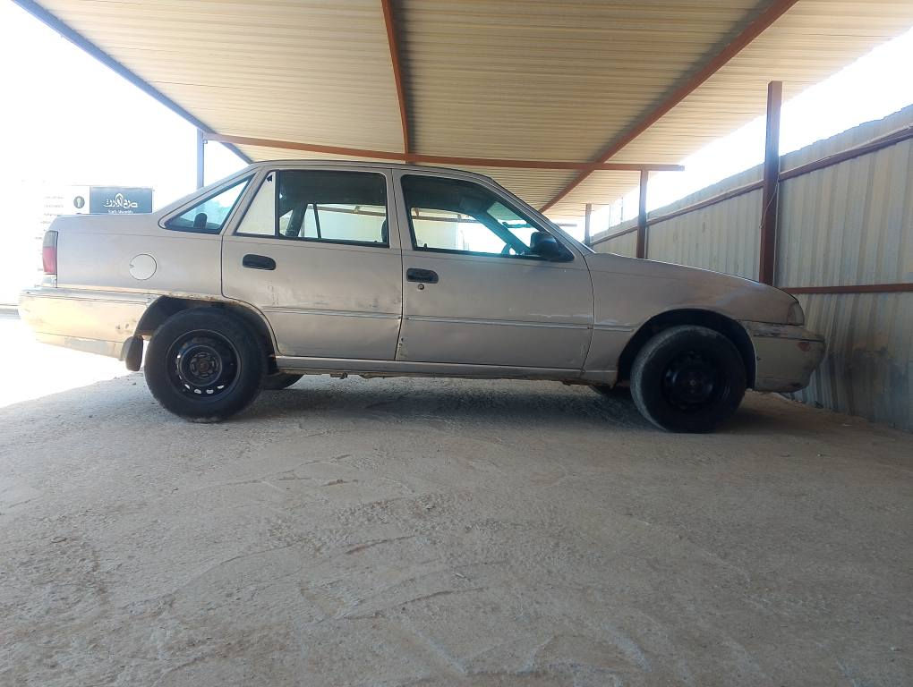 دايو سلو للبيع سياره بلادية ومكفوله من ضربه وصبغ وحداديه كهربائيات كلها شغاله تخم تاير جام اوتو كير مضبوط بس المكينه بيها خيط بخار وتبريد نقص كمبريسر مداور مباشر حتى هزتها جديده ماصاقطه للبيع ب26 وبيها مجال بصيط 
*********** كربلاء, العراق
