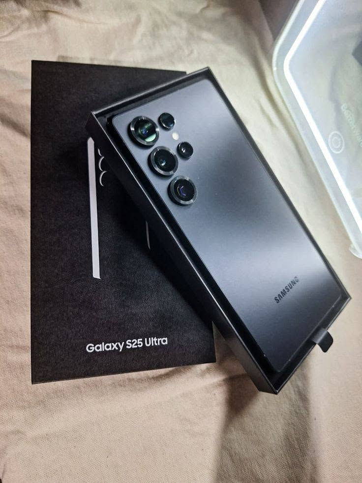 S25 ultra  للبيع الجهاز بالحة جيدة حدا  مع كارتون وكيبل شحن سعر خاص مكان كرمة بني سعيد ***********
