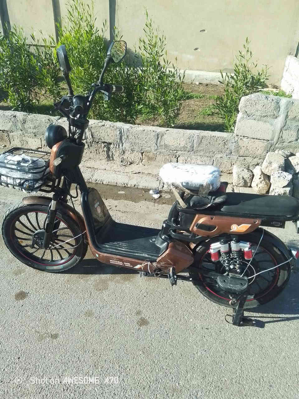 سلام عليكم ورحمة الله وبركاته
دراجه شحن خمسه بطاريات 5  حجم 20 ملف 1000 واط 
60 فولط نظام سرقه بصمات 2 
بطاريات جدد شرط على فحص  
رجوع R االى البك 
ماطور نضيف مثل الصوره 
السعر 325 الف بي مجال حق الجيه 
العنوان الموصل ايسر ا
لاستفسار على رقم 
***********
***********
